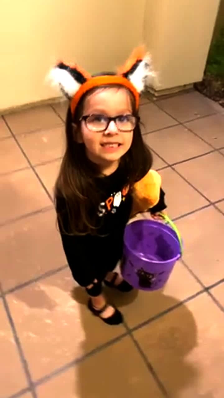 Video thumbnail showing: A woman sings \